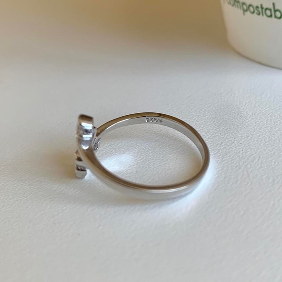 Clover ring, cz ring, silver stacking ring, silver clover ring silver ring - Picture 6 of 7